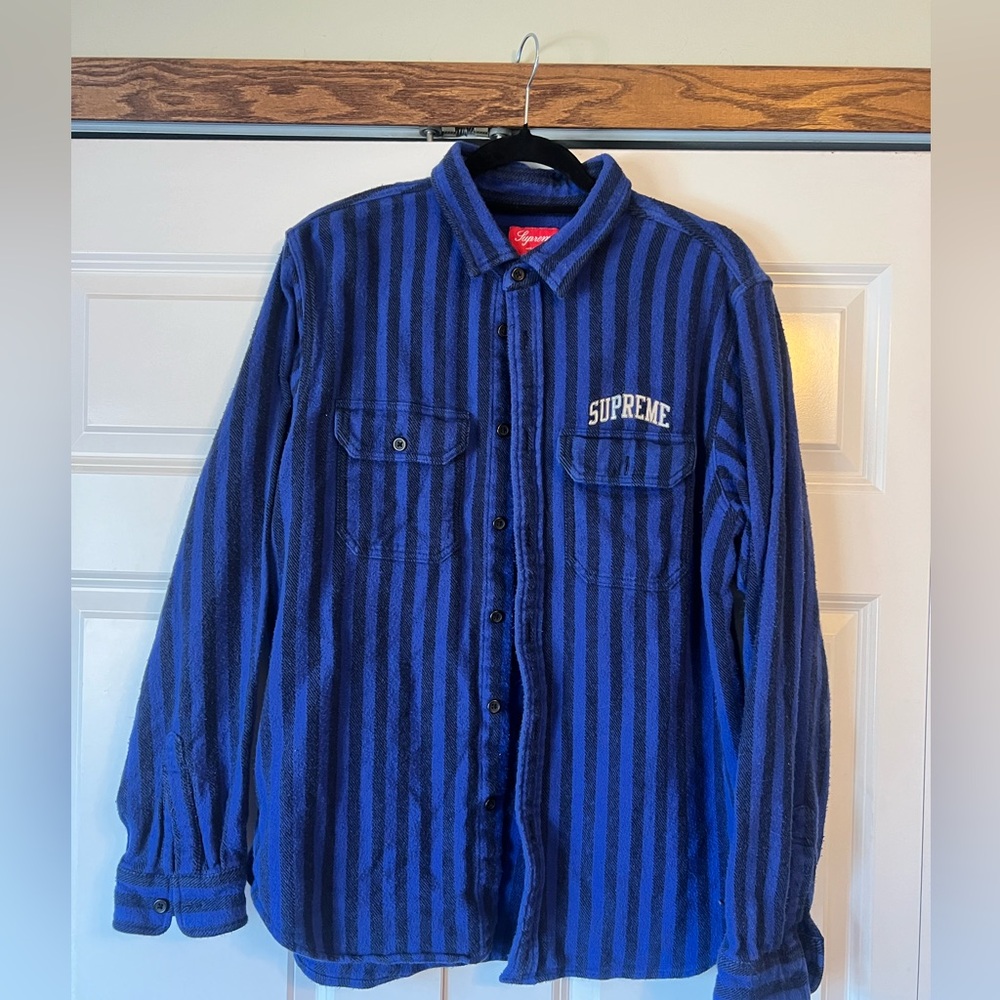 Authentic supreme cotton flannel. Size L